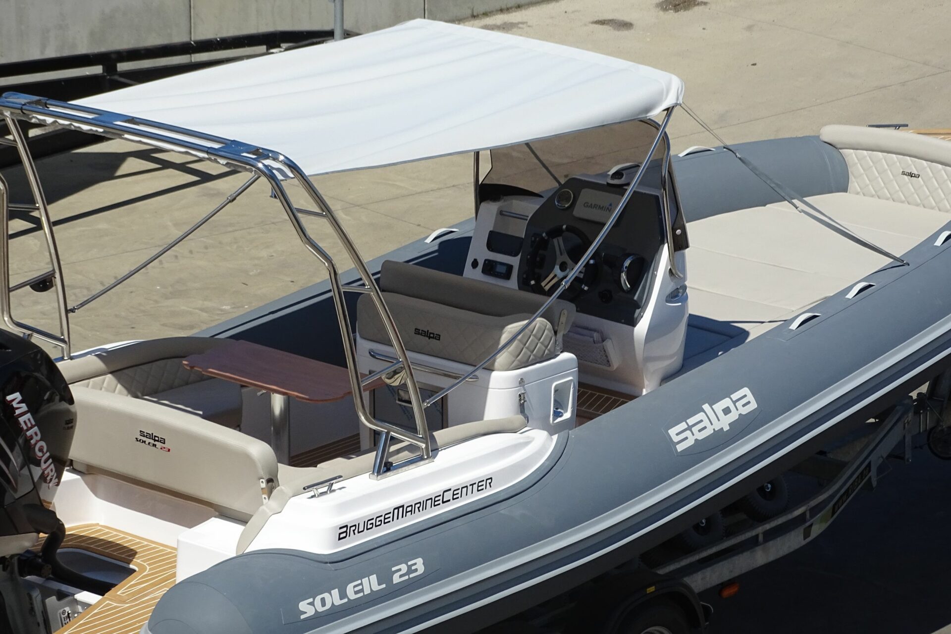 close up image of Roll-bar  inox folding with sun tent
